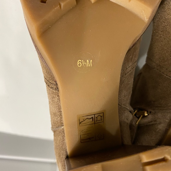 Tory Burch Leigh Suede Lug Sole Beige Ankle Boots Size 6.5 M - Picture 9 of 10